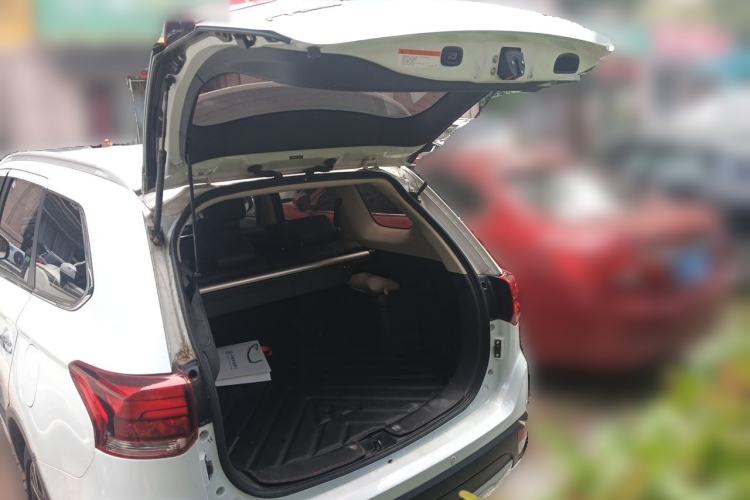 Used Mitsubishi Outlander 2018 2.4L 4x4 Elite Edition 5 Seats Trunk