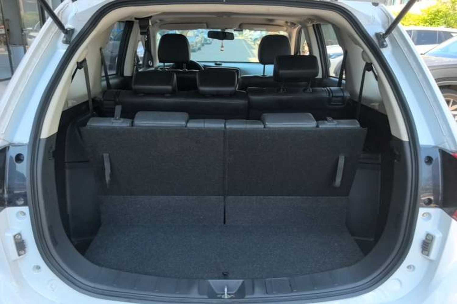 Used Mitsubishi Outlander 2018 2.0L Two-Wheel-Drive Jiale Edition 7-Seater Trunk