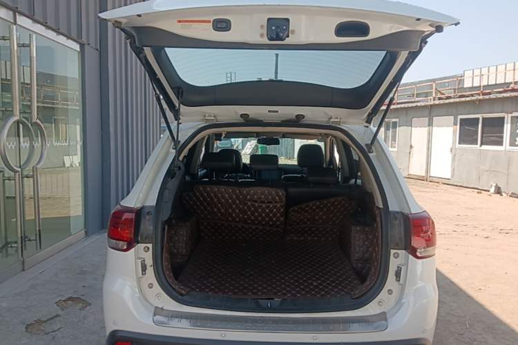 Used Mitsubishi Outlander 2018 2.4L 4x4 Elite Edition 5 Seats Trunk