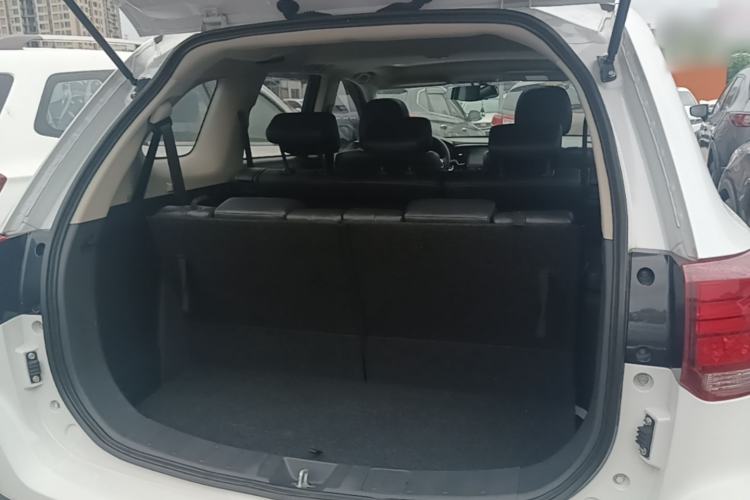 Used Mitsubishi Outlander 2018 2.0L Two-Wheel-Drive Jiale Edition 7-Seater Trunk