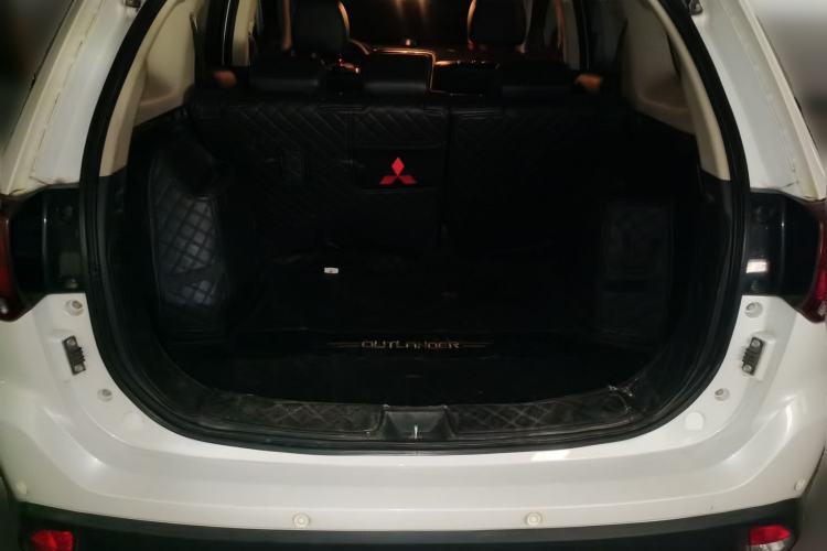 Used Mitsubishi Outlander 2018 2.0L Two-Wheel Drive Glory Edition 5 Seats Trunk