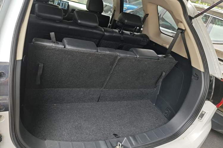 Used Mitsubishi Outlander 2018 2.0L Two-Wheel-Drive Jiale Edition 7-Seater Trunk
