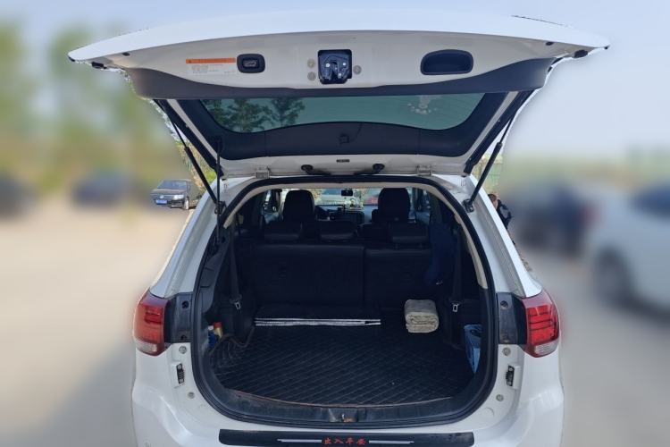 Used Mitsubishi Outlander 2018 2.4L 4x4 Luxury Edition 7-Seater Trunk