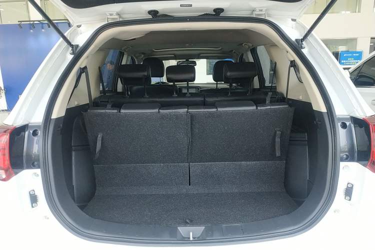 Used Mitsubishi Outlander 2018 2.0L Two-Wheel-Drive Jiale Edition 7-Seater Trunk