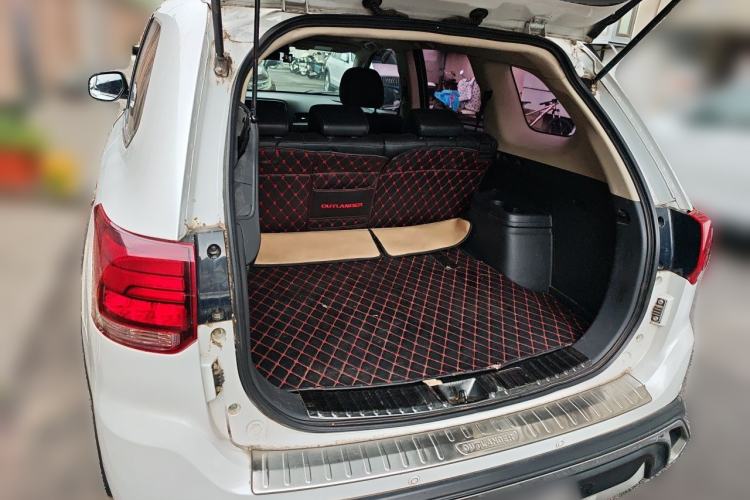 Used Mitsubishi Outlander 2018 2.4L 4x4 Elite Edition 5 Seats Trunk