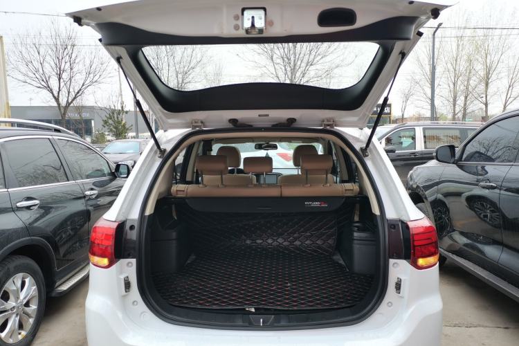 Used Mitsubishi Outlander 2018 2.0L Two-Wheel Drive Glory Edition 5 Seats Trunk