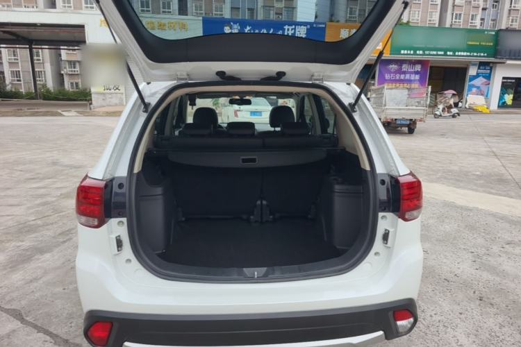 Used Mitsubishi Outlander 2018 2.0L Two-Wheel Drive Glory Edition 5 Seats Trunk