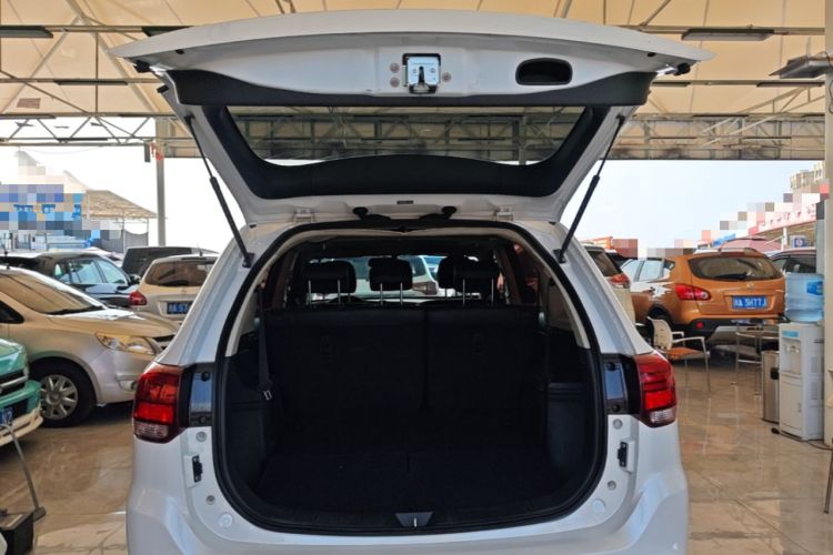 Used Mitsubishi Outlander 2018 2.0L Two-Wheel-Drive Jiale Edition 7-Seater Trunk