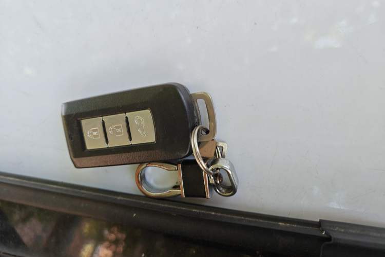 Used Mitsubishi Outlander 2018 2.4L 4x4 Elite Edition 5 Seats Vehicle Key