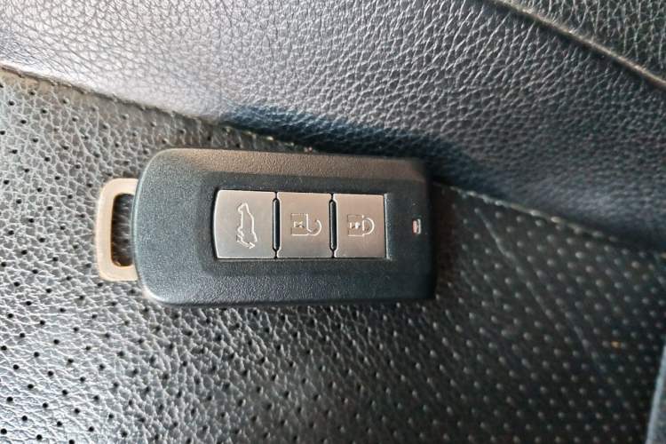 Used Mitsubishi Outlander 2018 2.4L 4x4 Elite Edition 5 Seats Vehicle Key