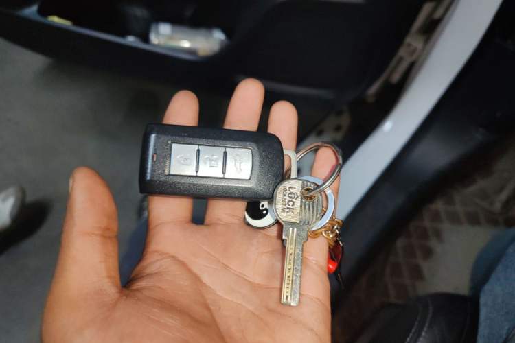 Used Mitsubishi Outlander 2018 2.4L 4x4 Luxury Edition 7-Seater Vehicle Key