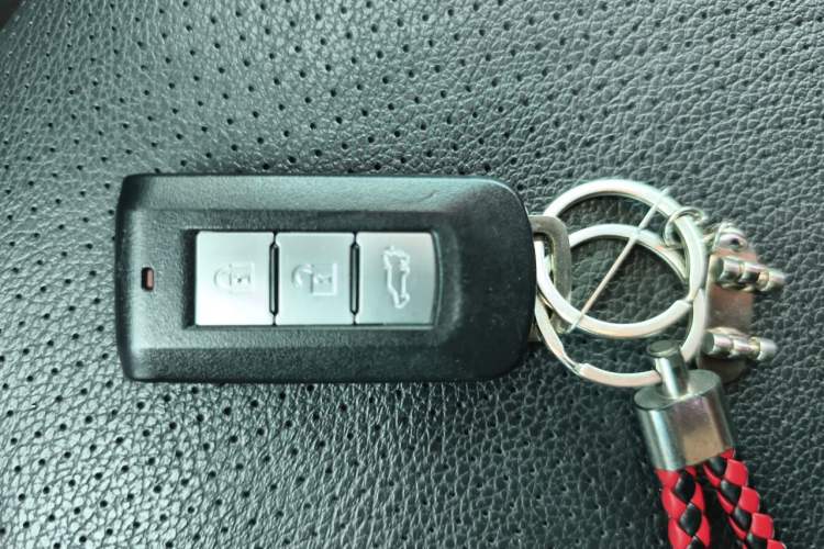 Used Mitsubishi Outlander 2018 2.4L 4x4 Elite Edition 5 Seats Vehicle Key