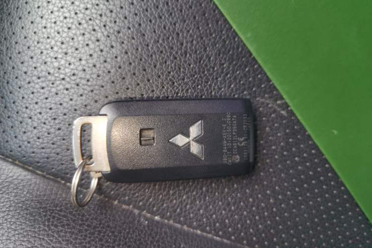 Used Mitsubishi Outlander 2018 2.0L Two-Wheel-Drive Jiale Edition 7-Seater Vehicle Key