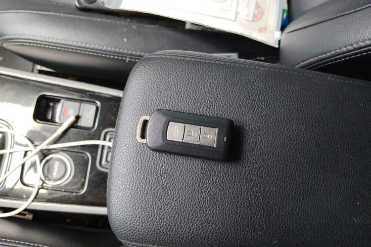 Used Mitsubishi Outlander 2018 2.4L 4x4 Luxury Edition 7-Seater Vehicle Key