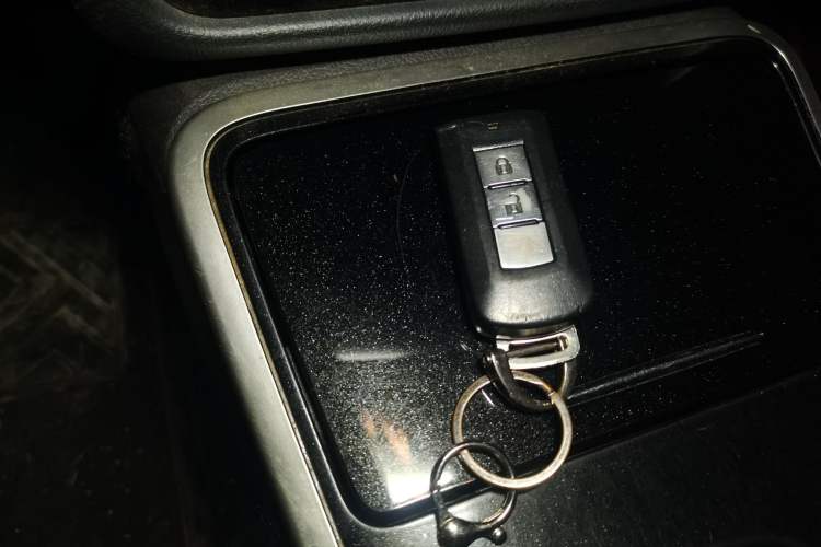 Used Mitsubishi Outlander 2018 2.0L Two-Wheel Drive Glory Edition 5 Seats Vehicle Key