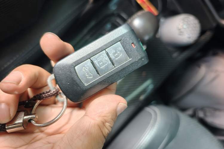 Used Mitsubishi Outlander 2018 2.4L 4x4 Elite Edition 5 Seats Vehicle Key