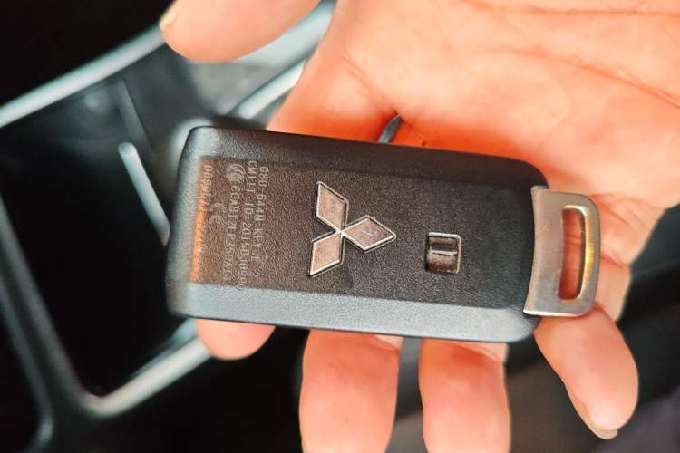Used Mitsubishi Outlander 2018 2.0L Two-Wheel Drive Glory Edition 5 Seats Vehicle Key