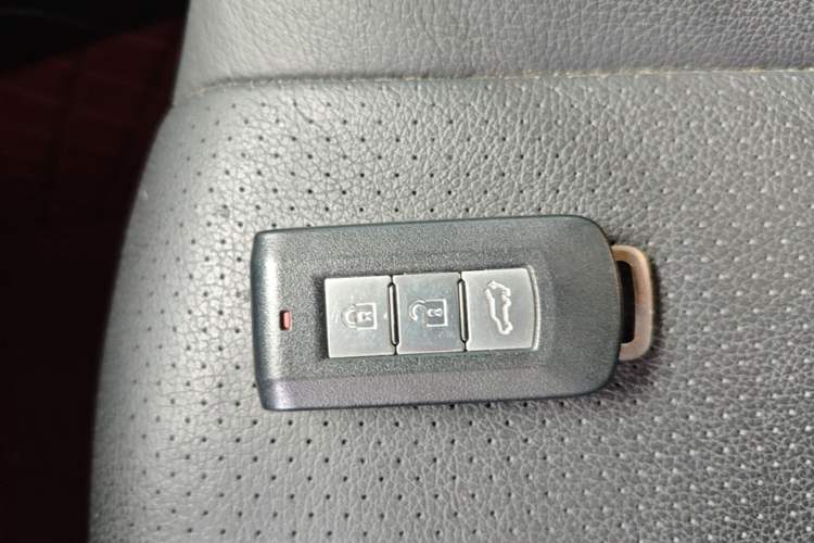 Used Mitsubishi Outlander 2018 2.4L 4x4 Elite Edition 5 Seats Vehicle Key