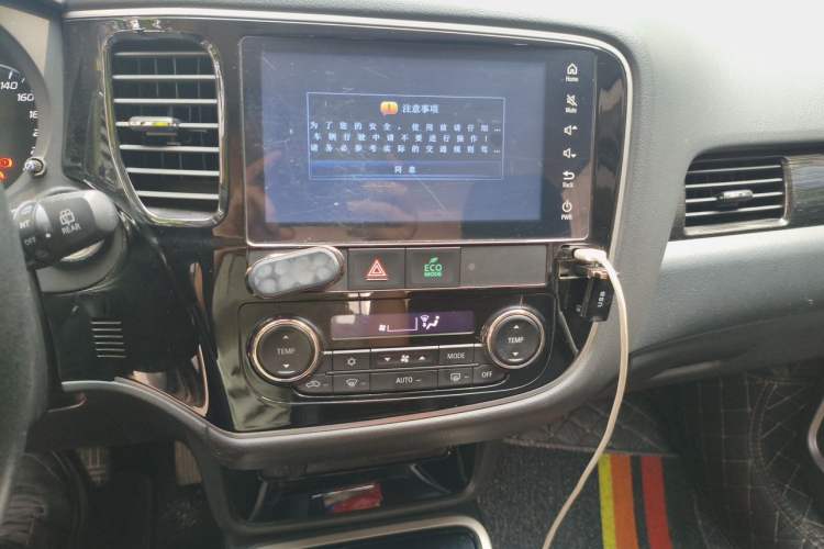 Used Mitsubishi Outlander 2019 2.0L Two-Wheel Drive Comfort Edition 5 Seats China VI Standard Audio And AC Panel