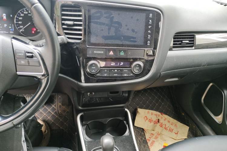 Used Mitsubishi Outlander 2019 2.0L Two-Wheel Drive Comfort Edition 5 Seats China VI Standard Audio And AC Panel
