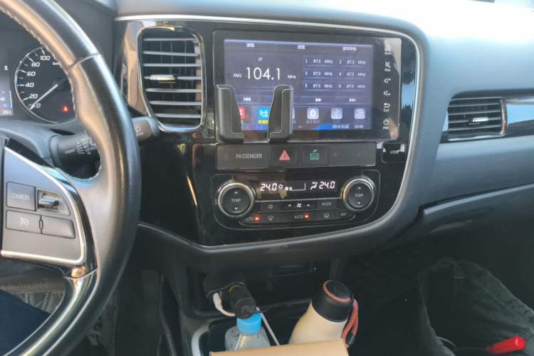 Used Mitsubishi Outlander 2019 2.0L Two-Wheel Drive Comfort Edition 5 Seats China V Standard Audio And AC Panel