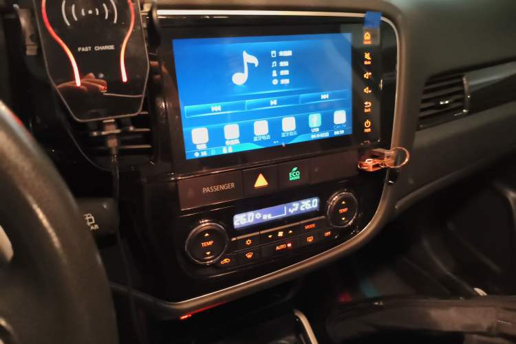 Used Mitsubishi Outlander 2019 2.4L 4x4 Zhi Xiang Edition 5 Seats China VI Standard Audio And AC Panel