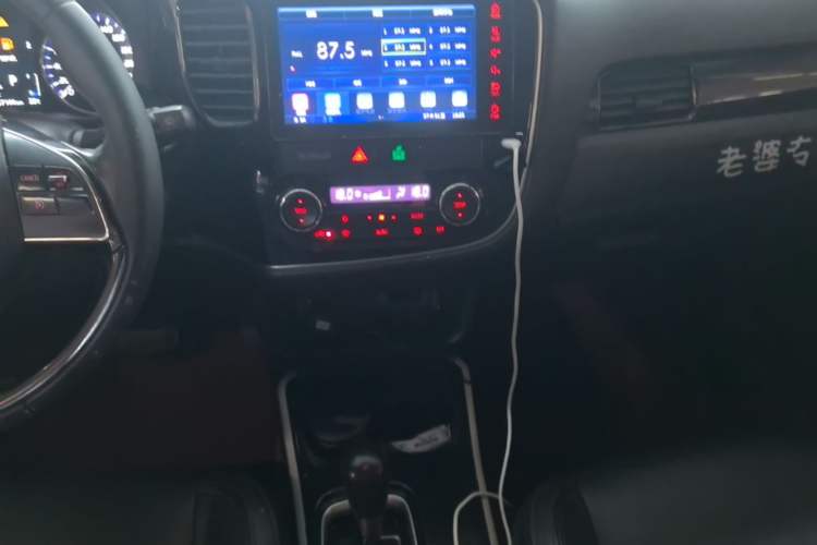 Used Mitsubishi Outlander 2019 2.0L Two-Wheel Drive Comfort Edition 5 Seats China VI Standard Audio And AC Panel