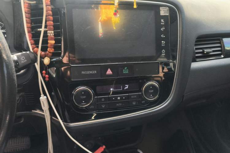 Used Mitsubishi Outlander 2019 2.0L Two-Wheel Drive Comfort Edition 5 Seats China V Standard Audio And AC Panel