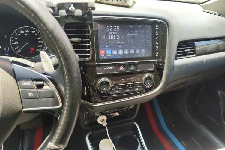 Used Mitsubishi Outlander 2019 2.4L 4x4 Zhi Xiang Edition 5 Seats China V Emission Standard Audio And AC Panel