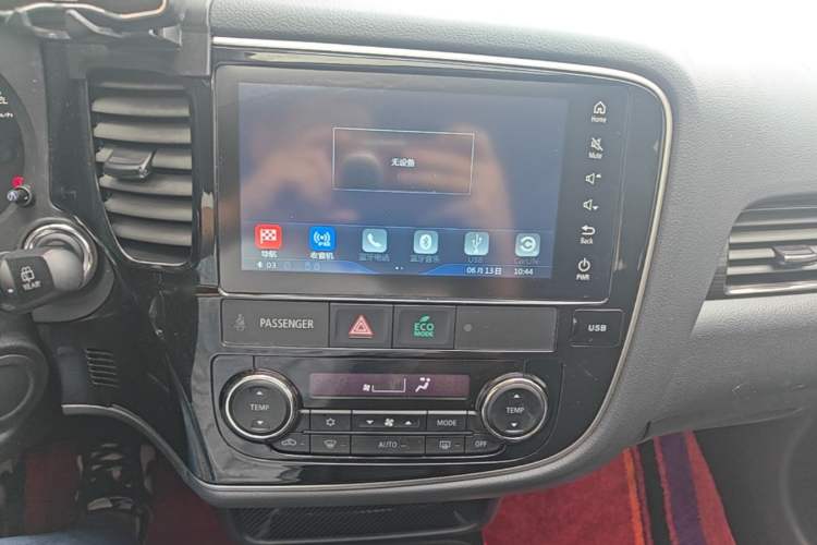 Used Mitsubishi Outlander 2019 2.4L 4x4 Zhi Xiang Edition 5 Seats China VI Standard Audio And AC Panel