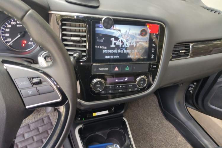 Used Mitsubishi Outlander 2019 2.4L 4x4 Zhi Xiang Edition 7 Seats China VI Standard Audio And AC Panel