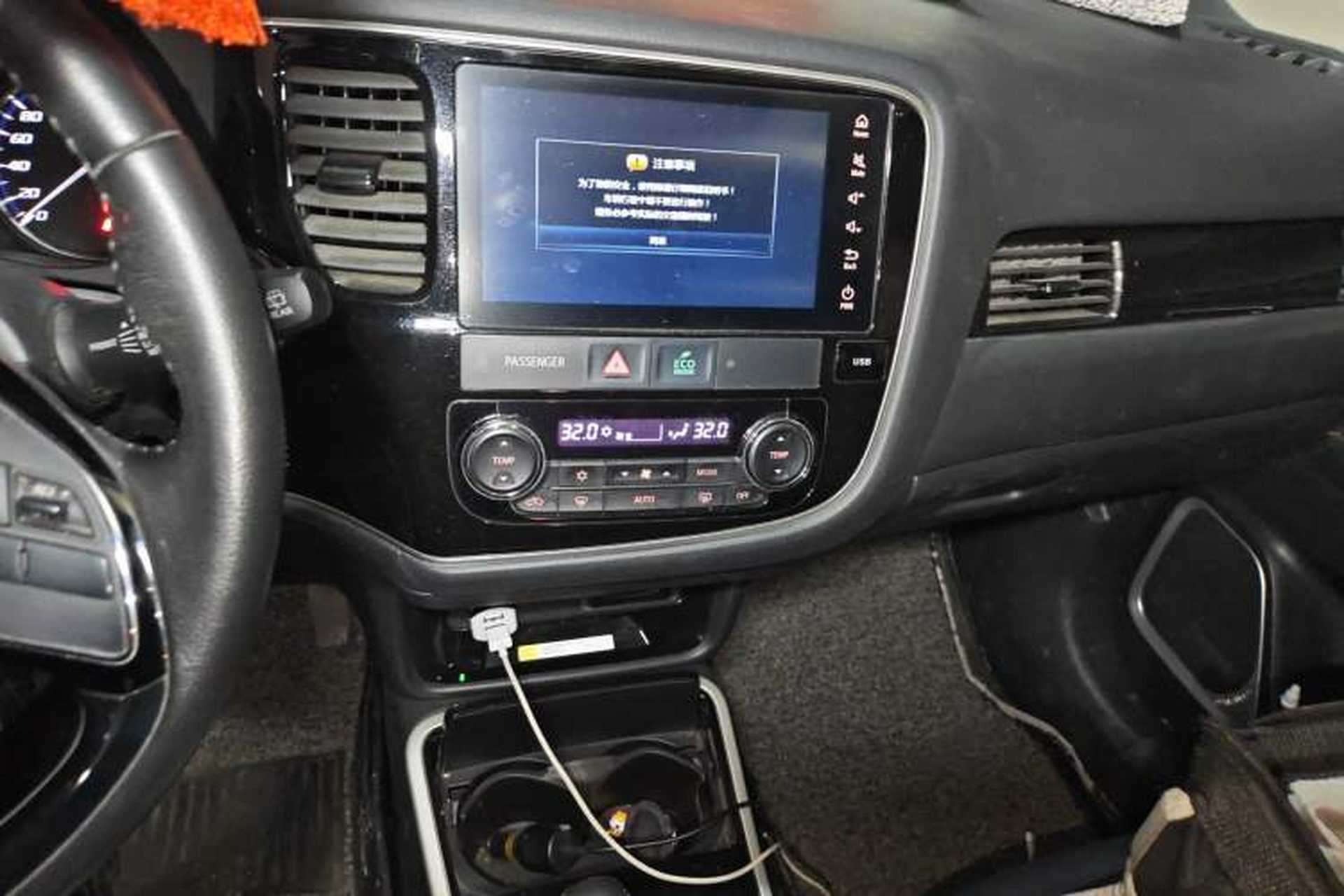Used Mitsubishi Outlander 2019 2.0L Two-Wheel Drive Comfort Edition 7 Seats China V Emission Standard Audio And AC Panel