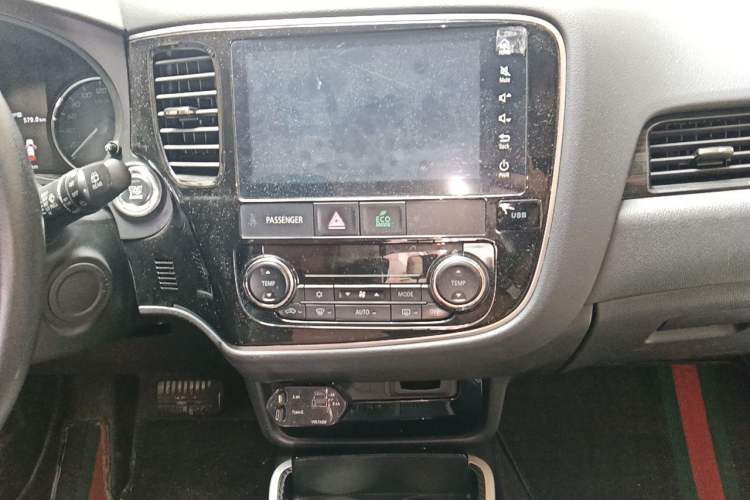 Used Mitsubishi Outlander 2019 2.0L Two-Wheel Drive Comfort Edition 5 Seats China VI Standard Audio And AC Panel