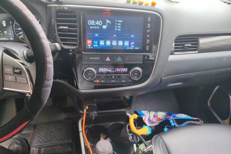 Used Mitsubishi Outlander 2019 2.0L Two-Wheel Drive Comfort Edition 7-Seater China VI Standard Audio And AC Panel