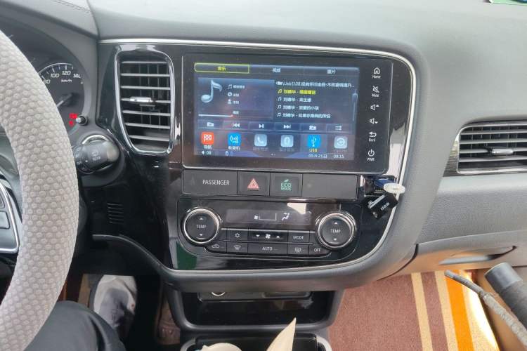 Used Mitsubishi Outlander 2019 2.0L Two-Wheel Drive Comfort Edition 5 Seats China VI Standard Audio And AC Panel