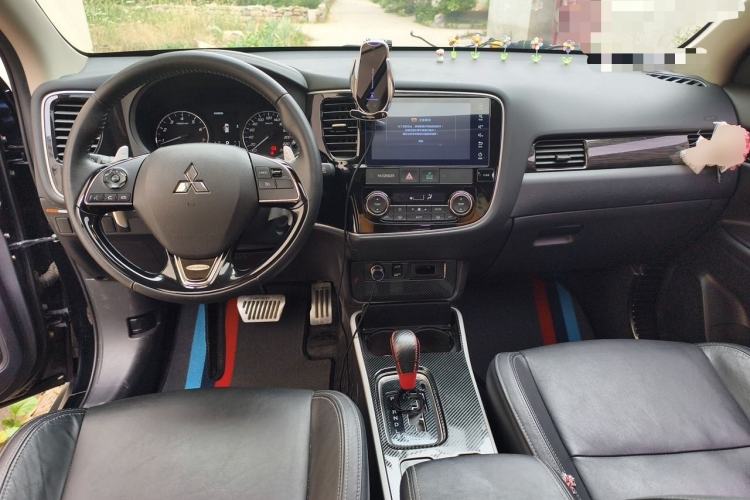 Used Mitsubishi Outlander 2019 2.4L 4x4 Zhi Xiang Edition 5 Seats China V Emission Standard Center Console