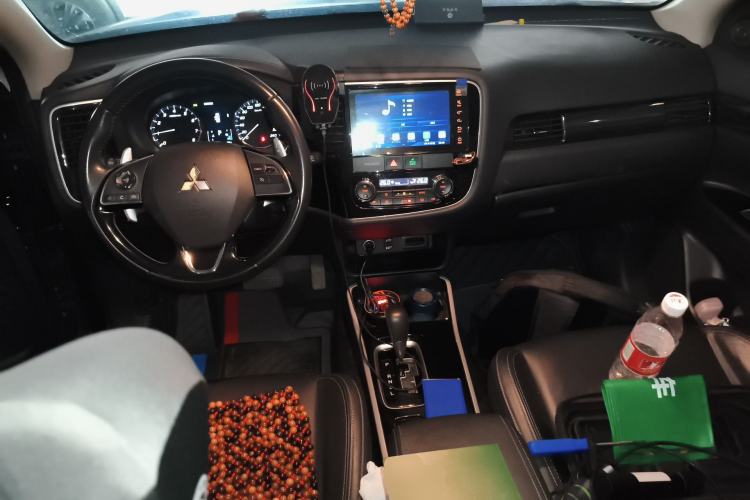 Used Mitsubishi Outlander 2019 2.4L 4x4 Zhi Xiang Edition 5 Seats China VI Standard Center Console