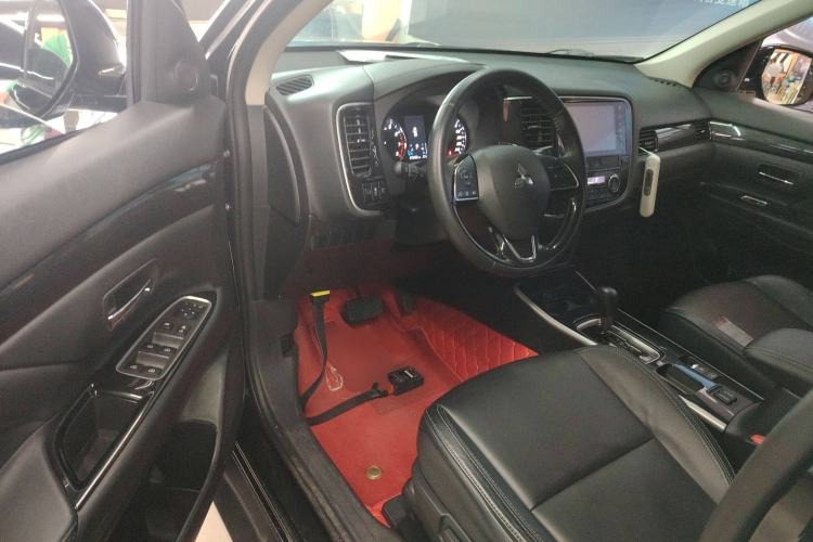 Used Mitsubishi Outlander 2019 2.0L Two-Wheel Drive Comfort Edition 5 Seats China VI Standard Driver Seat