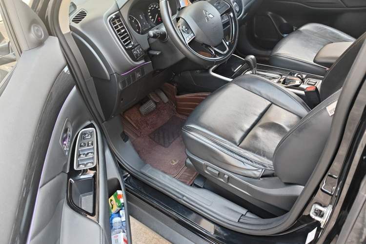 Used Mitsubishi Outlander 2019 2.0L Two-Wheel Drive Comfort Edition 5 Seats China VI Standard Driver Seat