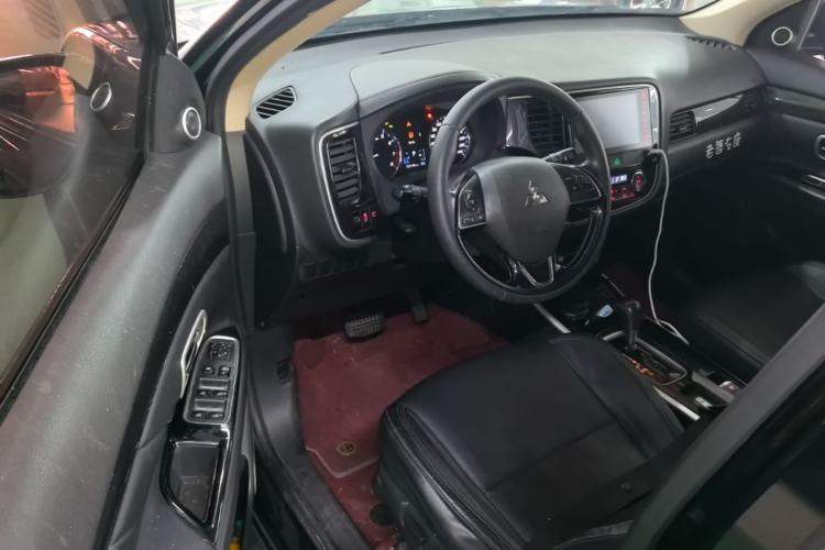 Used Mitsubishi Outlander 2019 2.0L Two-Wheel Drive Comfort Edition 5 Seats China VI Standard Driver Seat