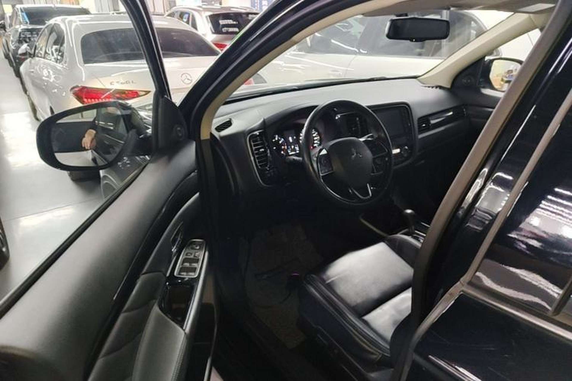 Used Mitsubishi Outlander 2019 2.0L Two-Wheel Drive Comfort Edition 5 Seats China VI Standard Driver Seat