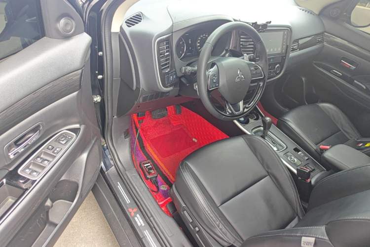Used Mitsubishi Outlander 2019 2.4L 4x4 Zhi Xiang Edition 5 Seats China VI Standard Driver Seat