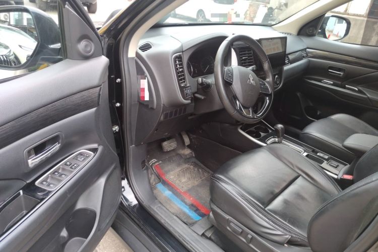 Used Mitsubishi Outlander 2019 2.0L Two-Wheel Drive Comfort Edition 5 Seats China VI Standard Driver Seat