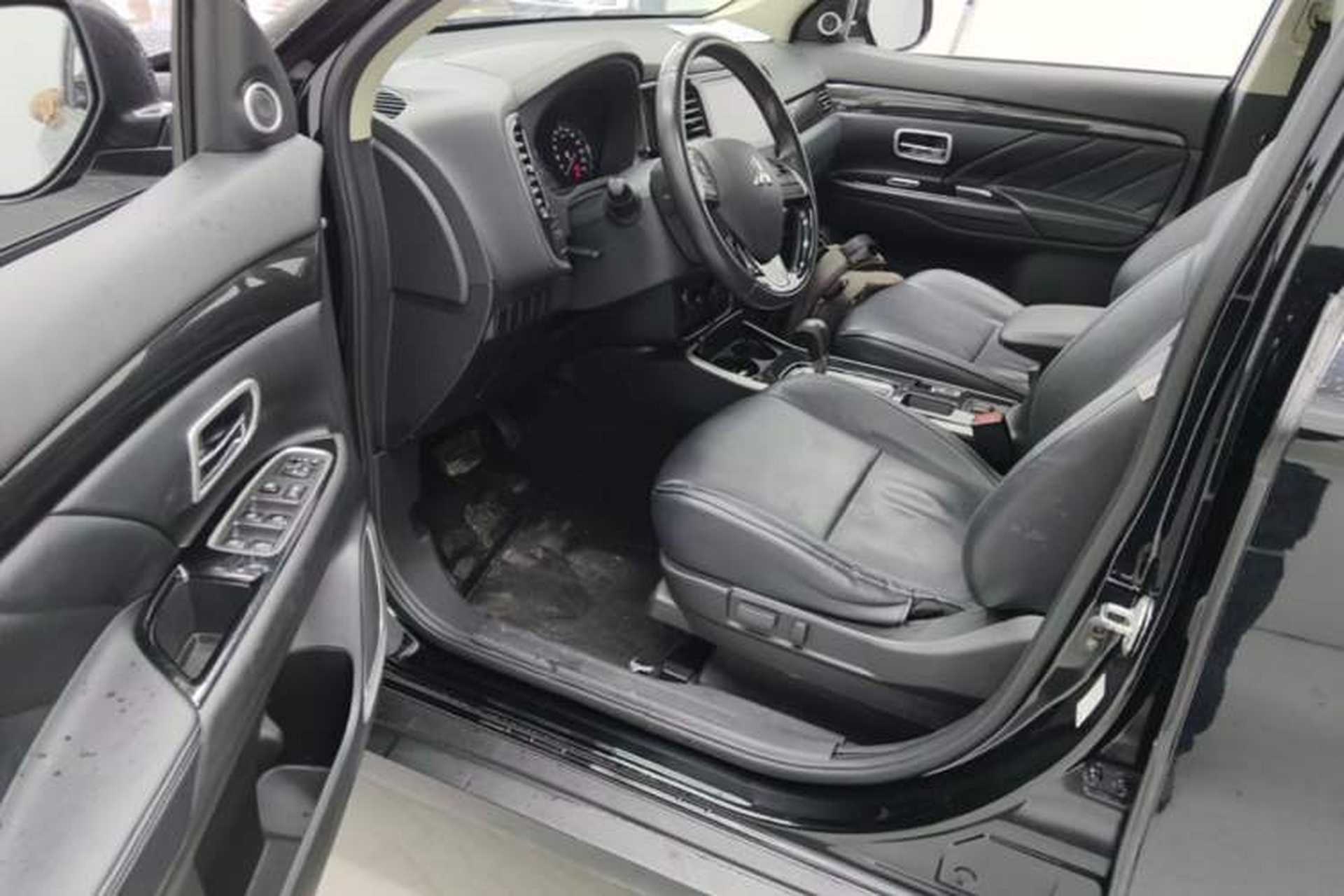 Used Mitsubishi Outlander 2019 2.0L Two-Wheel Drive Comfort Edition 7 Seats China V Emission Standard Driver Seat