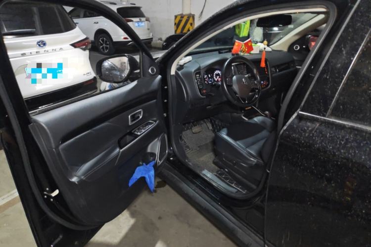 Used Mitsubishi Outlander 2019 2.0L Two-Wheel Drive Comfort Edition 7 Seats China V Emission Standard Driver Seat