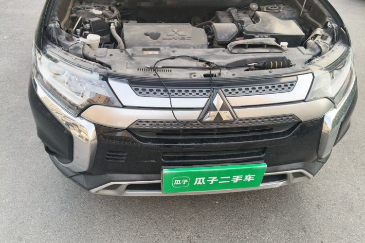 Used Mitsubishi Outlander 2019 2.0L Two-Wheel Drive Comfort Edition 5 Seats China V Standard Engine Bay