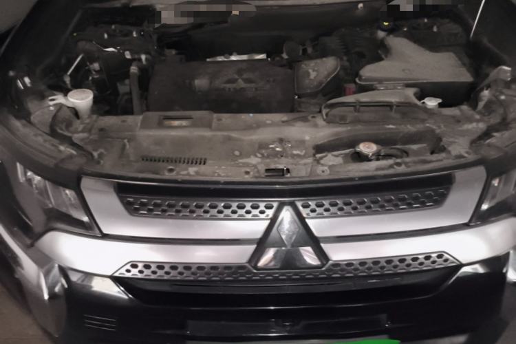 Used Mitsubishi Outlander 2019 2.4L 4x4 Zhi Xiang Edition 5 Seats China VI Standard Engine Bay
