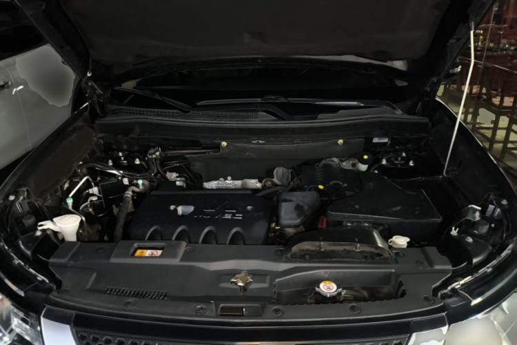 Used Mitsubishi Outlander 2019 2.0L Two-Wheel Drive Comfort Edition 7 Seats China V Emission Standard Engine Bay