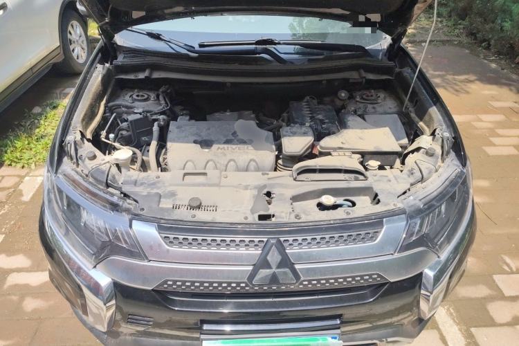 Used Mitsubishi Outlander 2019 2.4L 4x4 Zhi Xiang Edition 5 Seats China V Emission Standard Engine Bay