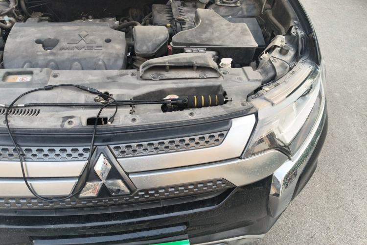 Used Mitsubishi Outlander 2019 2.0L Two-Wheel Drive Comfort Edition 5 Seats China V Standard Engine Bay Left